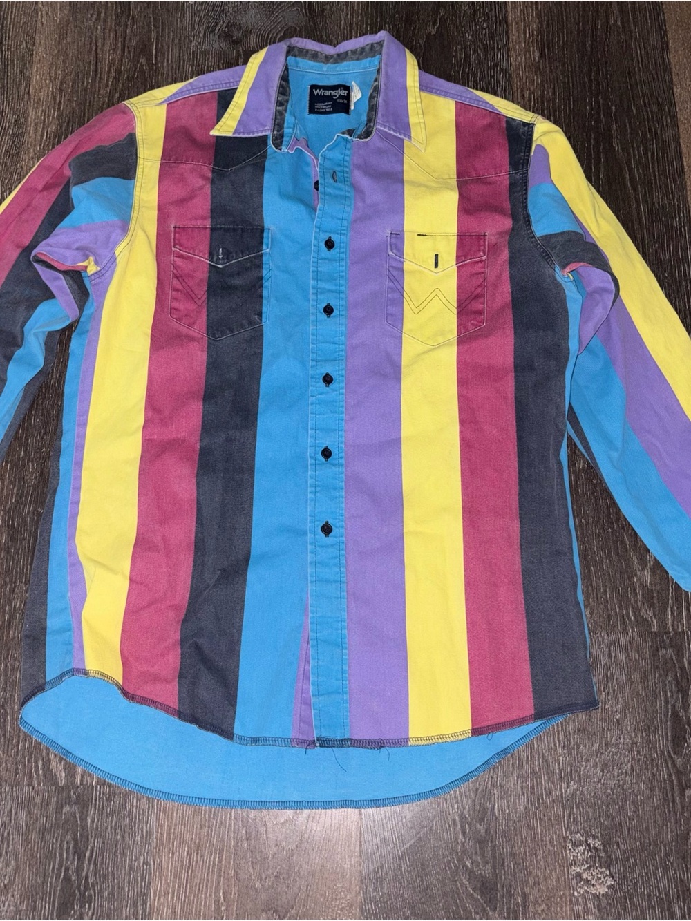 Wrangler Men’s Multicolor Vertical-Stripe Button-Up Shirt
